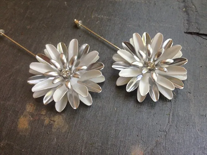 Daisy White and SIlver Tone