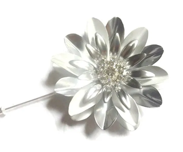 Large White and Silvertone Daisy Pin