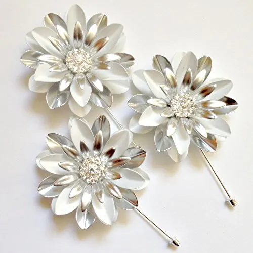 Large White and Silvertone Daisy Pin